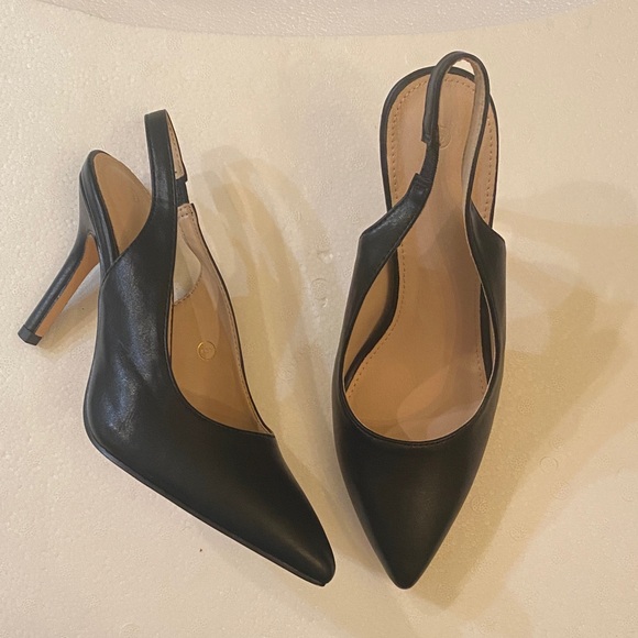 Elegant Black Slingback Heels - Picture 3 of 4